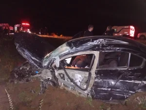 Padre morre em grave acidente entre carro e carreta na BR-280 em Mafra