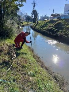 Bombeiros realizam buscas por homem desaparecido no Rio Carahá, em Lages