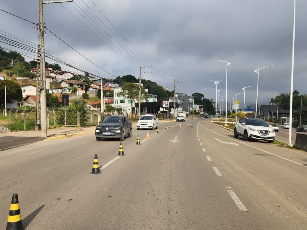 Motoristas devem ficar atentos às obras na Estrada Blumenau e rua Maria Auxiliadora, em Rio do Sul