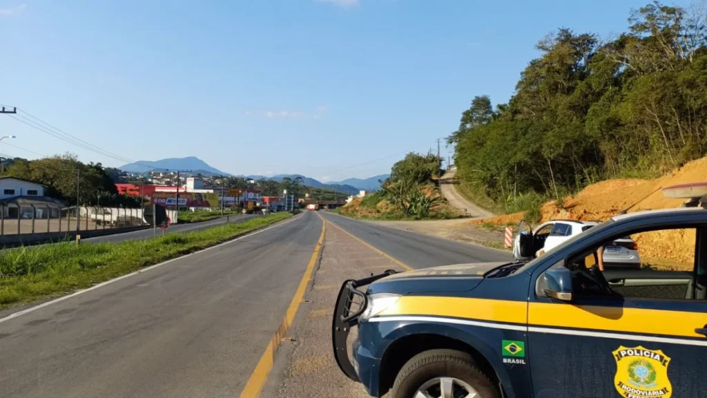 Vazamento de gás motiva evacuação de shopping e bloqueio da BR-470, em Blumenau