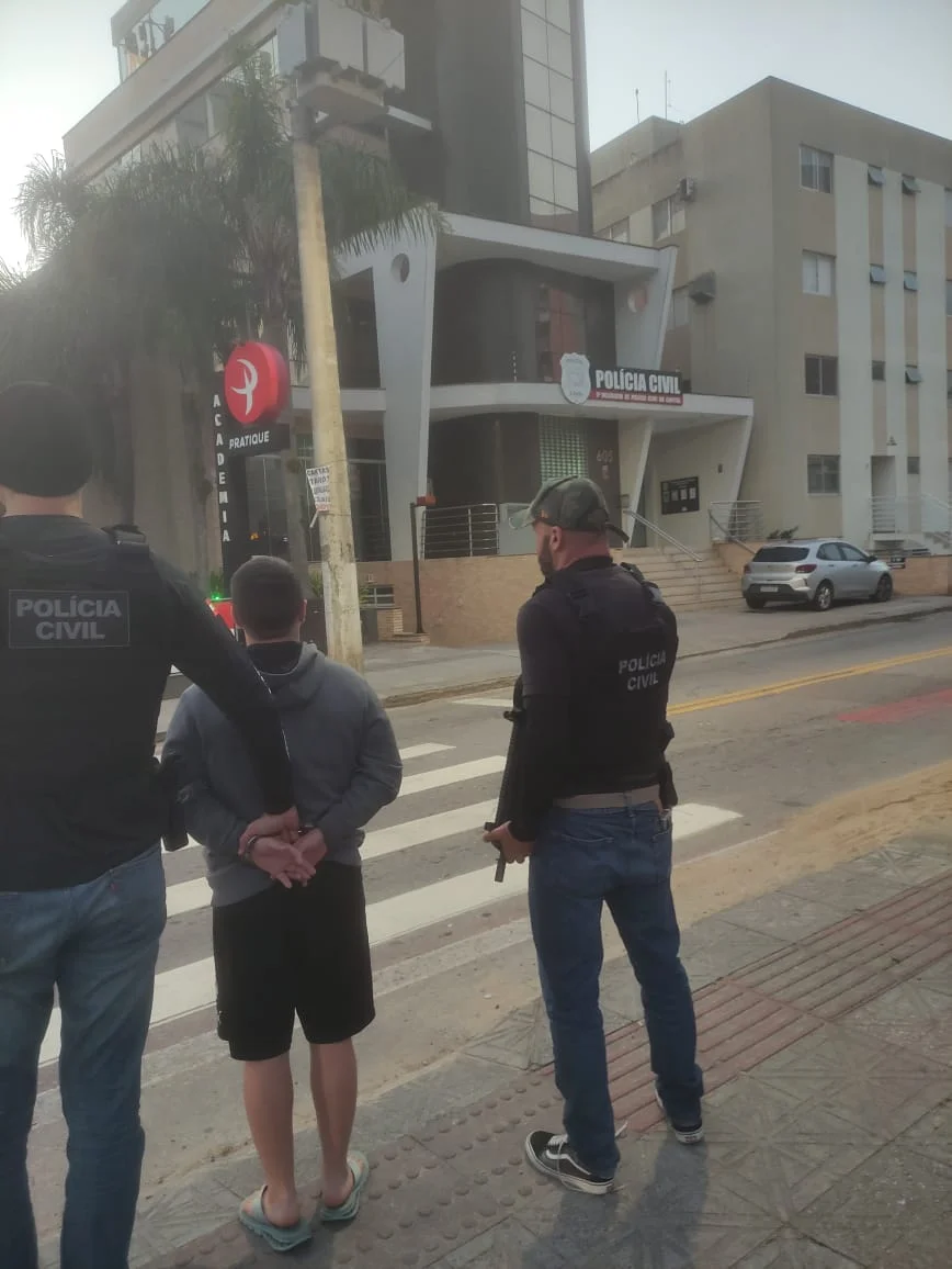 Golpe do bilhete premiado: dois homens são presos após idosa perder R$ 600 mil