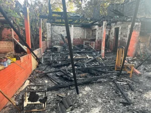 Suspeito de atear fogo em casa e matar mulher queimada, jovem de 21 anos é preso em SC