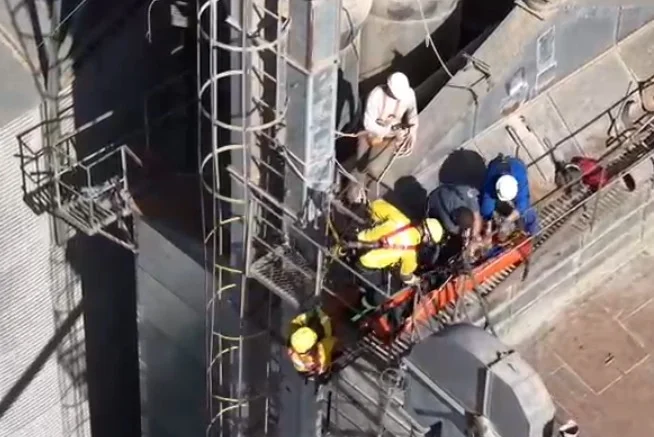 Homem sofre choque elétrico a 22 metros de altura e é resgatado, em Pouso Redondo