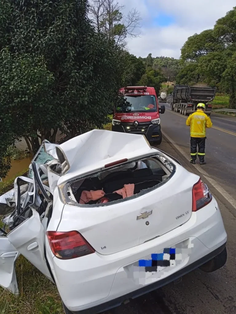 Três pessoas morrem em acidente na BR-282; uma das vítimas era policial militar