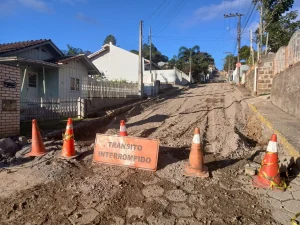 Rua São Joaquim é interditada para obras de manutenção no Laranjeiras, em Rio do Sul