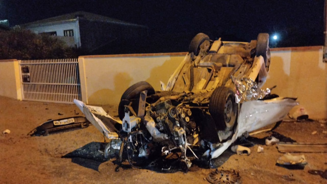 Jovem de 21 anos fica gravemente ferido após acidente na BR-101