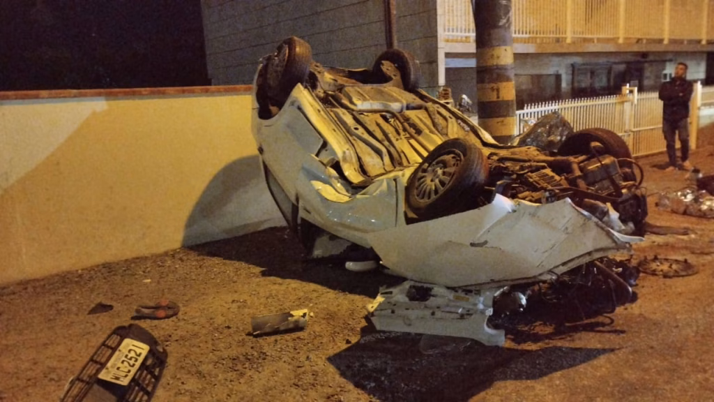Jovem de 21 anos fica gravemente ferido após acidente na BR-101
