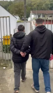 Jovem de 18 anos que estava foragido por homicídio no Paraná é preso em Blumenau