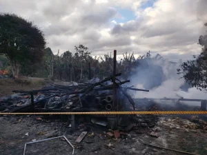 Incêndio destrói casa em Chapadão do Lageado