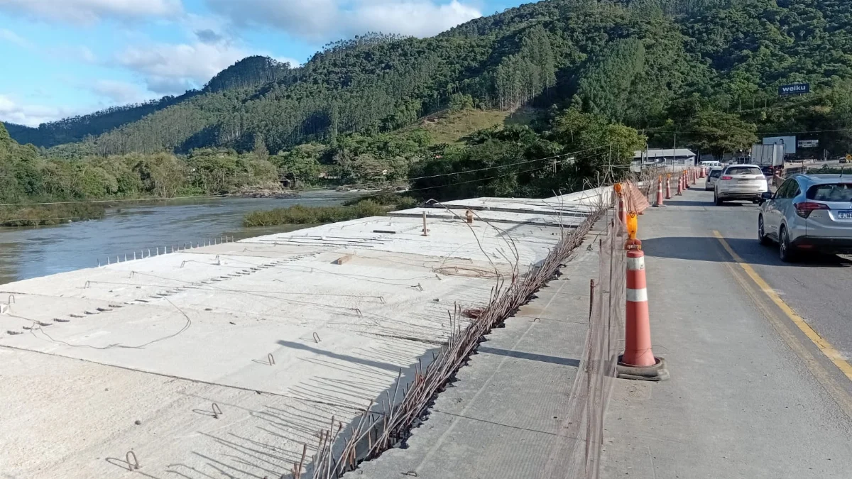 DNIT inicia hoje bloqueios noturnos na BR-470 para obras de ampliação da ponte