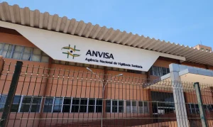 Anvisa proíbe venda de xaropes e suplementos alimentares irregulares no país