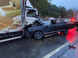 Motorista é indiciado por homicídio culposo após acidente que matou três pessoas em Apiúna
