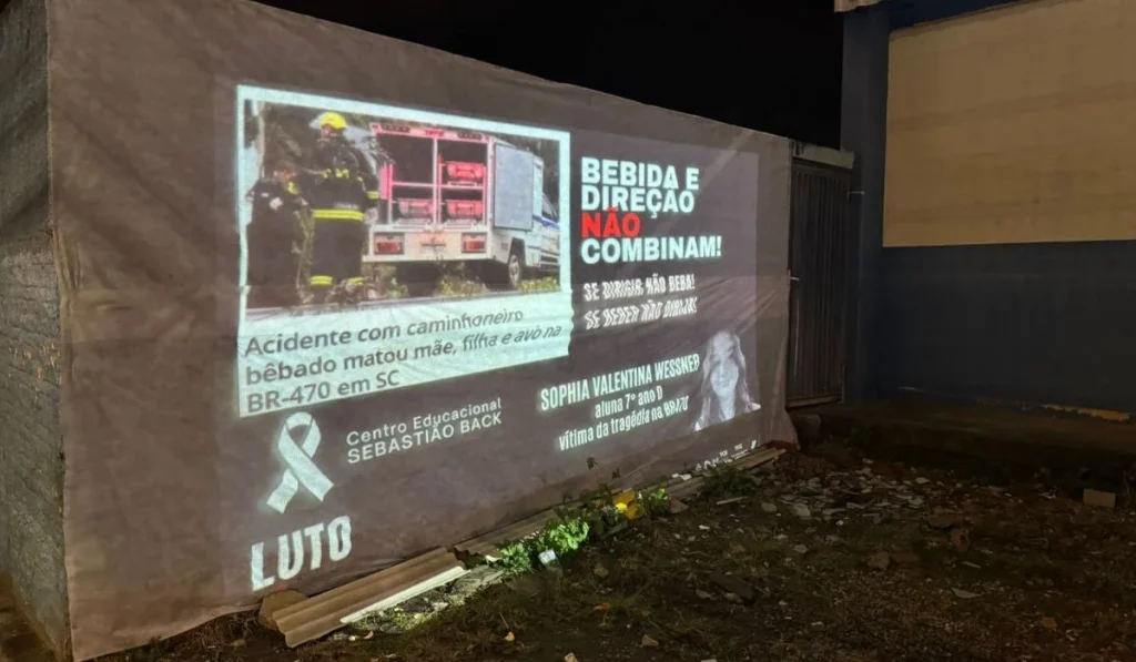 Escola presta homenagem a aluna vítima de acidente na BR-470 e destaca perigo do álcool no trânsito