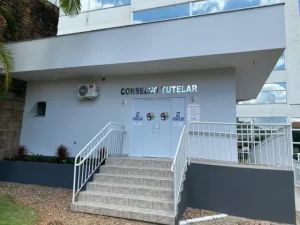Justiça destitui três conselheiros tutelares de Presidente Getúlio por omissão em caso de criança agredida e negativa em atuar em diversos casos