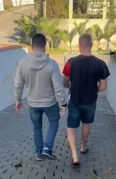 Polícia prende integrante de quadrilha especializada em furtos de caminhonetes de luxo