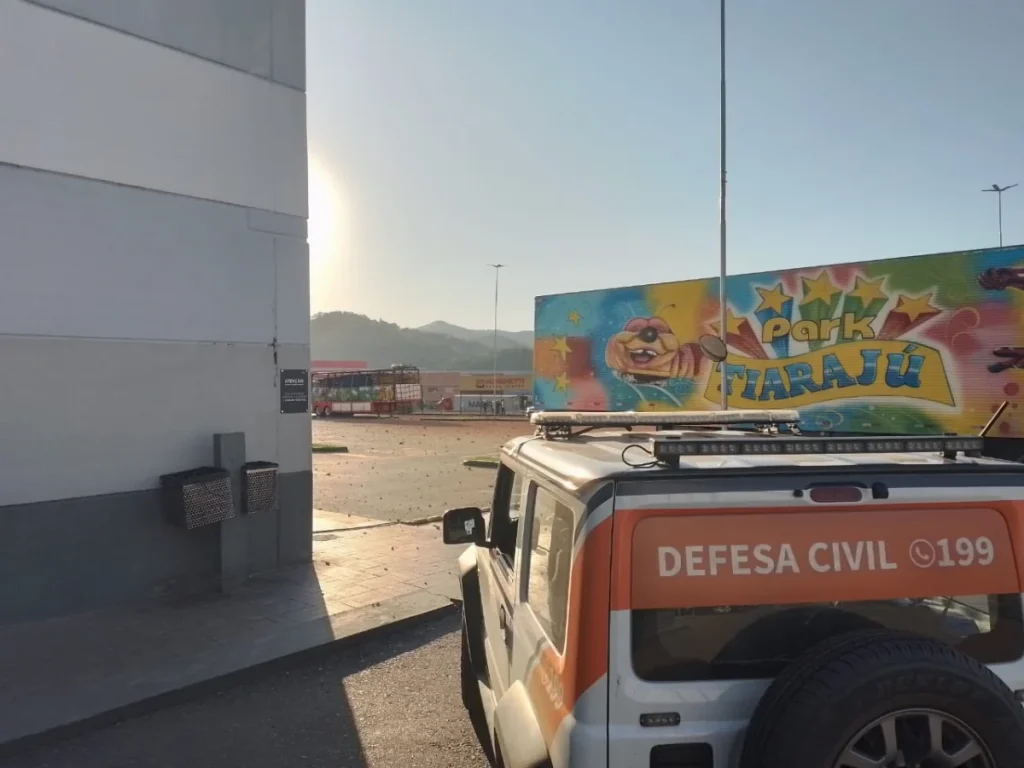 Vazamento de gás motiva evacuação de shopping e bloqueio da BR-470, em Blumenau