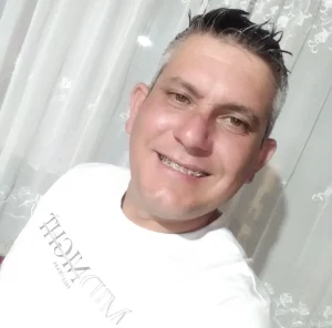 Homem morre após sofrer queda de telhado e ser perfurado por grade pontiaguda, em Imbuia
