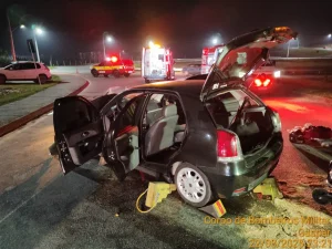 Motorista menor de idade e passageira gestante, de 16 anos, ficam feridos em acidente, em Gaspar