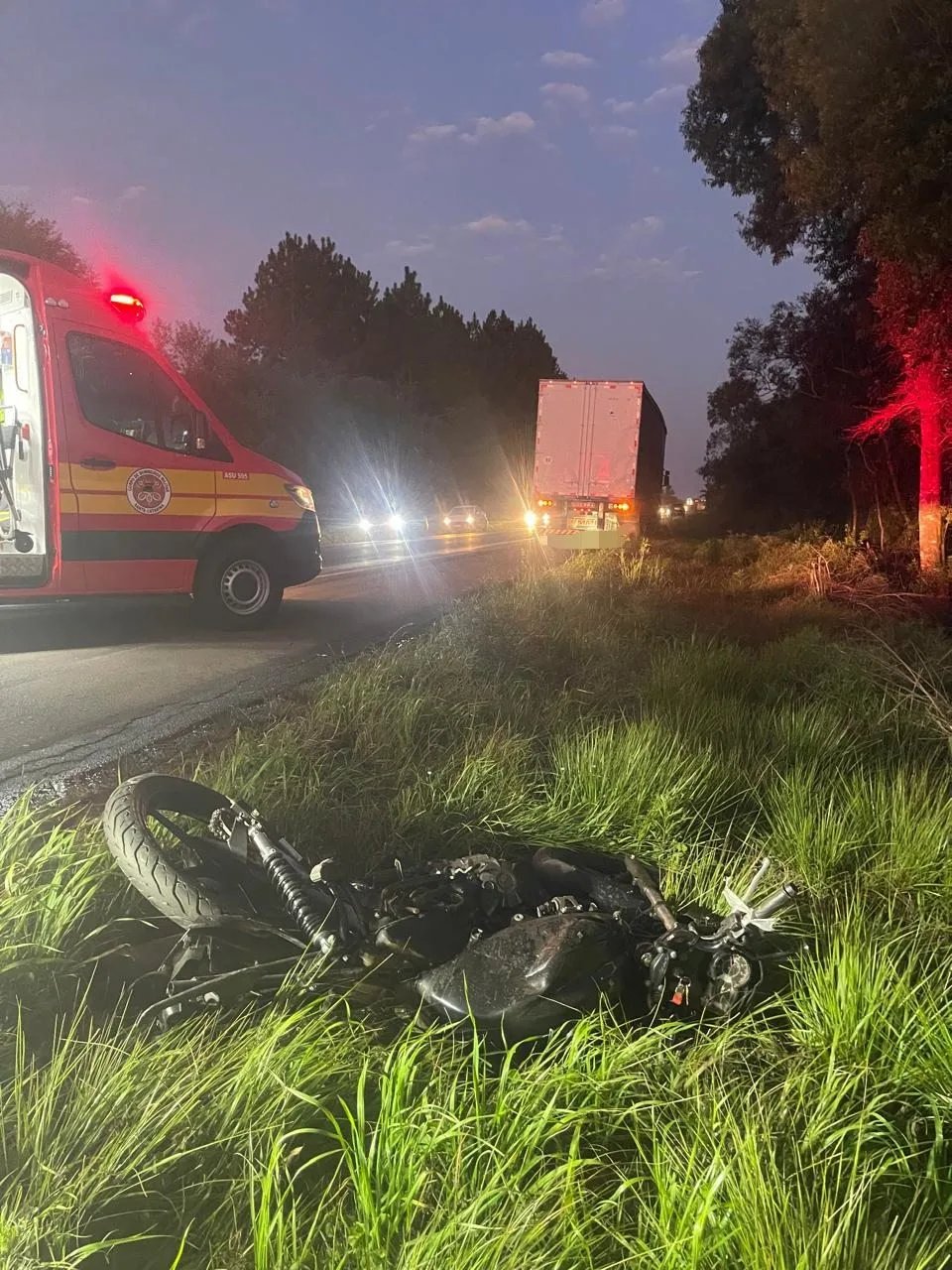 Motociclista morre após colisão frontal com caminhão na BR-282