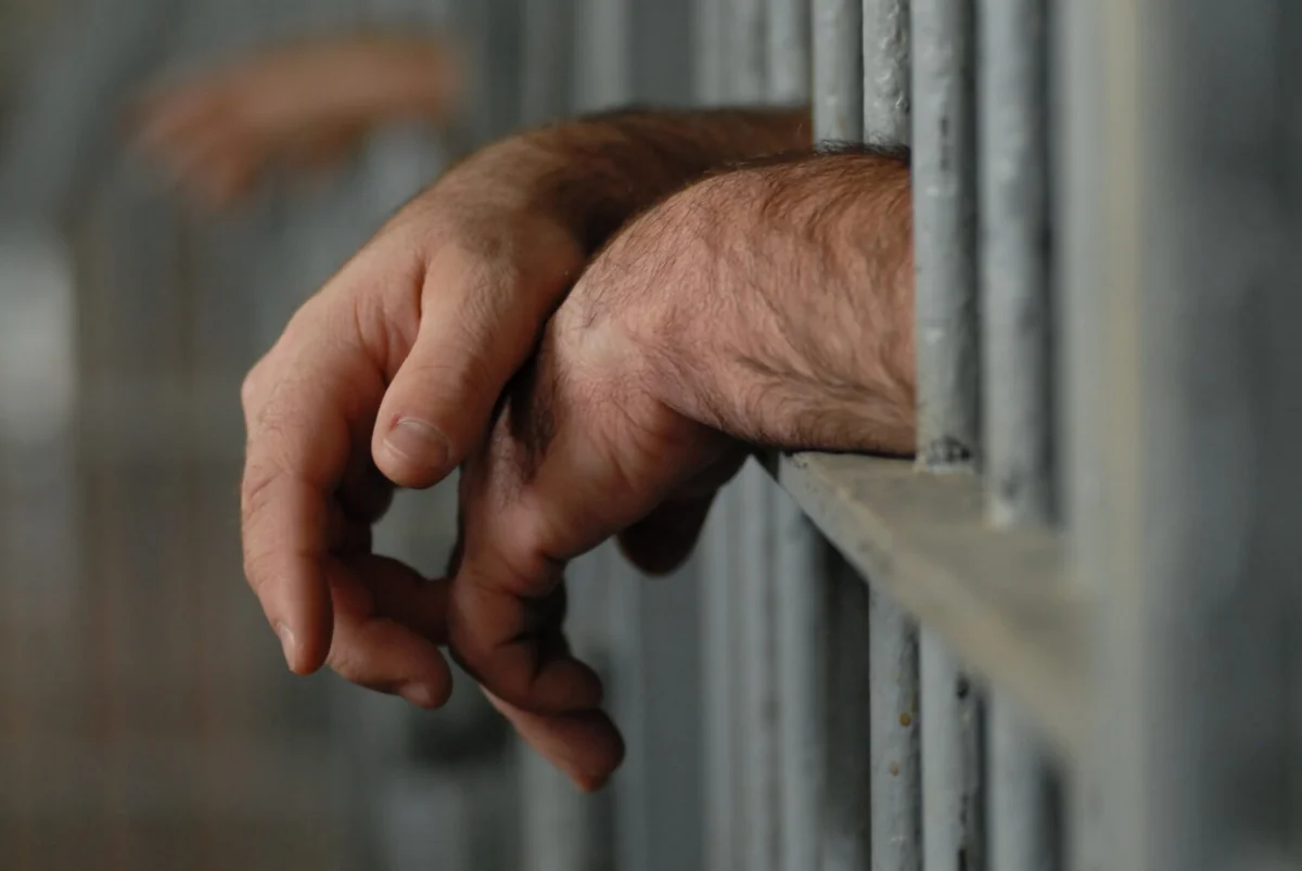 Homem que estuprou as três filhas no Alto Vale é condenado a 40 anos de prisão
