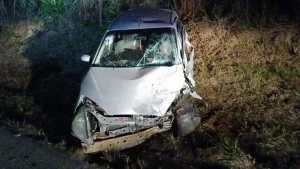 Colisão entre dois carros deixa um morto e três feridos na BR-282 em Bom Retiro<br>