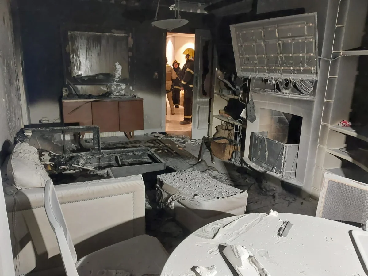 Apartamento é atingido por incêndio em Lages. Bombeiros resgatam morador que por conta da fumaça densa, não conseguia sair do local