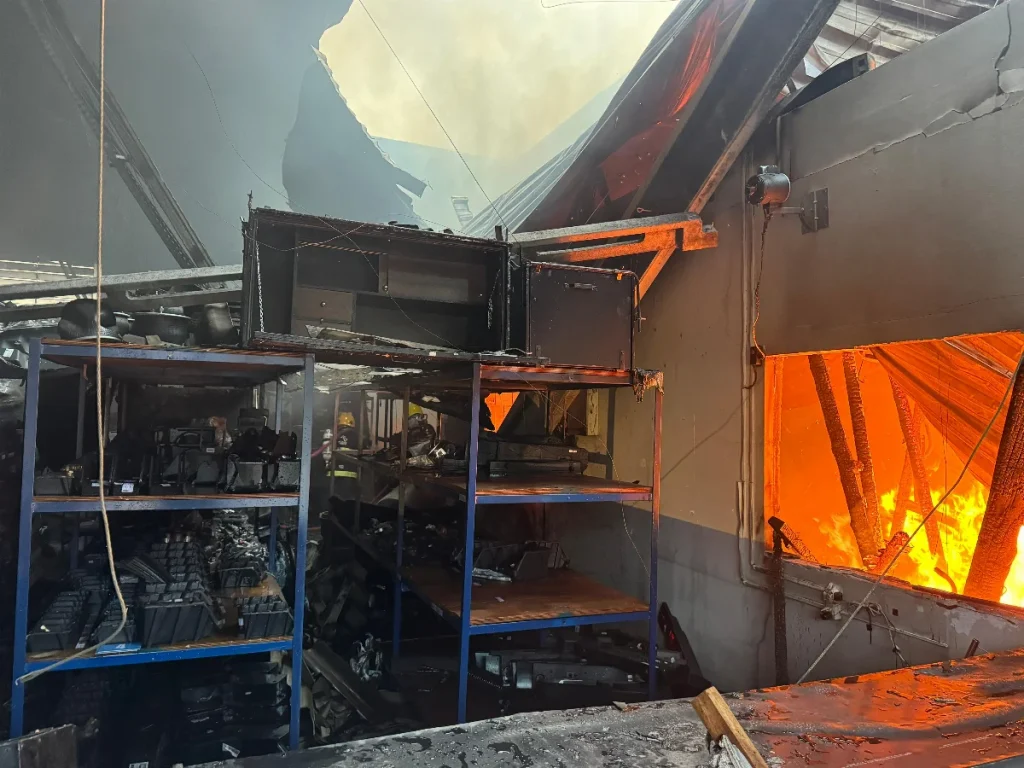 Incêndio Em Empresa De Rio Do Sul Atingiu área De Aproximadamente 300 M² (2)