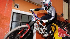 Sequência 01.00 05 44 10.quadro008