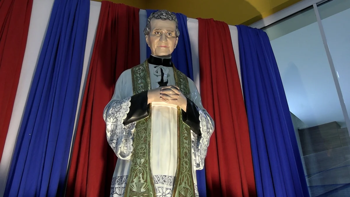 Sequência 01.00 06 01 25.quadro003