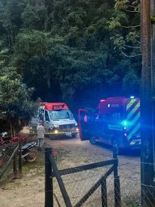 Motociclista colide contra cabeceira de ponte e fica ferido em Apiúna
