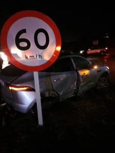 Colisão entre três veículos deixa nove pessoas feridas na BR-282, em Bom Retiro