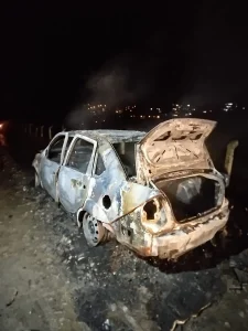 Carro é destruído por incêndio em Imbuia