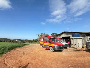 Homem cai de telhado de galpão e fica gravemente ferido em Ituporanga