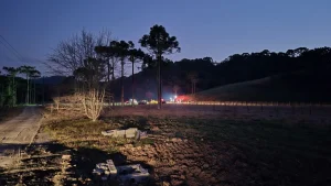 Empresário morre em queda de avião em Bom Retiro; esposa fica ferida