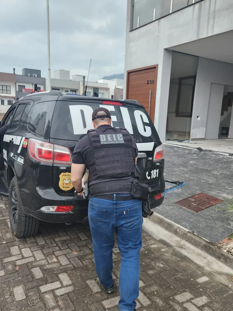 Operação desarticula esquema de lavagem de dinheiro e apreende R$ 1 milhão em dinheiro e bens
