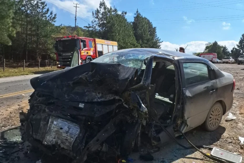 Duas pessoas morrem em acidente na BR-280, em SC; as vítimas tinham 72 e 30 anos de idade