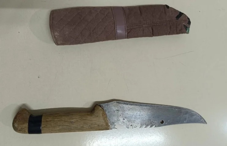 Embriagado, sogro ameaça nora com uma faca e quebra janelas do imóvel da vítima, em Apiúna