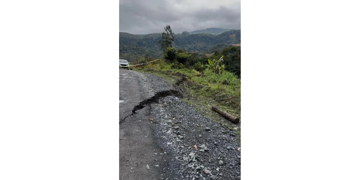 Geólogo fará análise da estrada do Alto Rio das Pedras interditada por risco de deslizamento, em Ituporanga