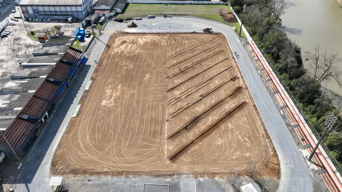 Obra do novo gramado do “Alfredão” avança com inclusão de melhorias no projeto