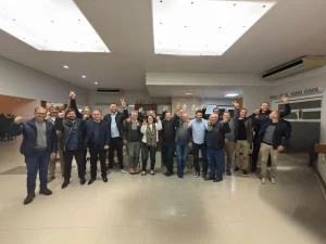 15 prefeitos e 6 vice-prefeitos declaram apoio à reeleição do deputado Oscar Gutz (PL)