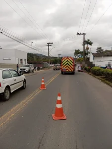 Colisão entre moto e bicicleta no centro de Presidente Getúlio