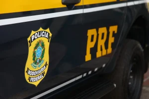 PRF flagra disputa de motocicletas na BR-101; adolescente é apreendido em Biguaçu