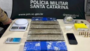 Após pedido de ajuda, Polícia Militar apreende maconha e munições com mulher