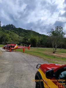 Idoso tem hemorragia após cair de escada com cerca de dois metros de altura, em Gaspar