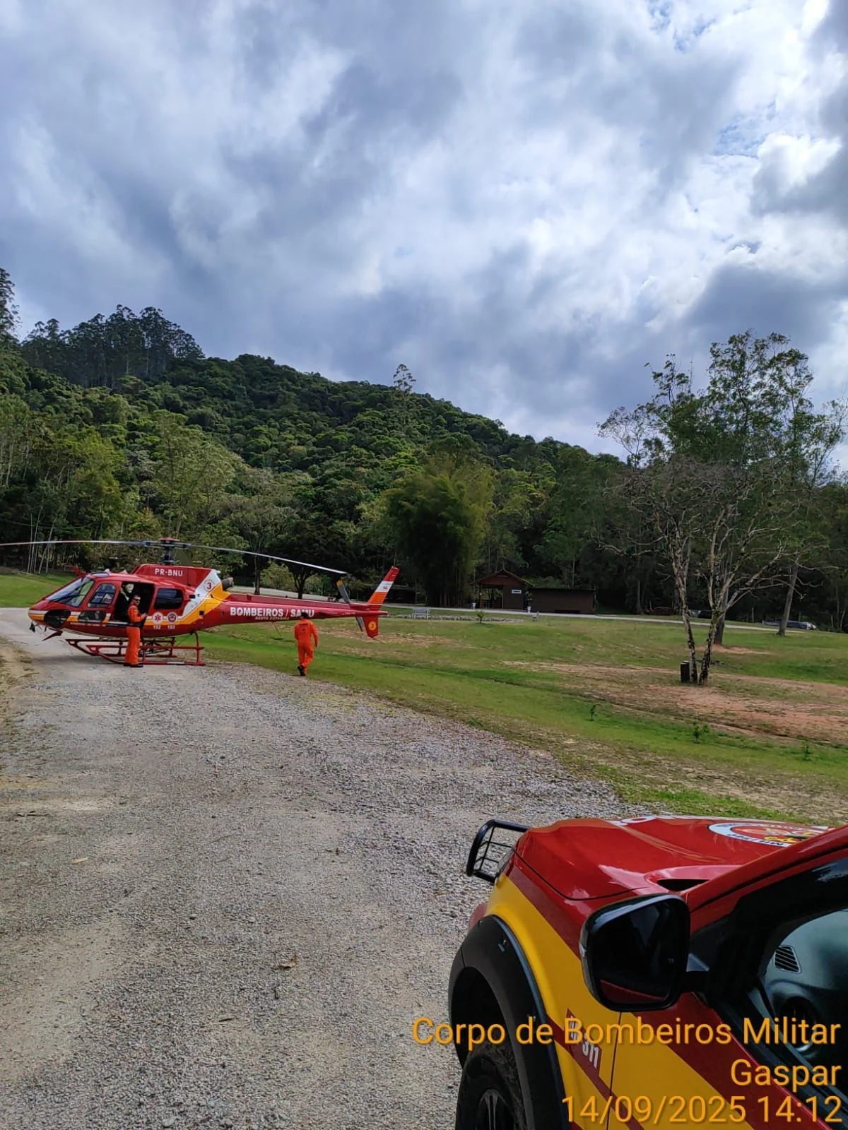 Idoso tem hemorragia após cair de escada com cerca de dois metros de altura, em Gaspar