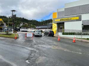 Placa vai proibir subida de caminhões pela Rua XV de Novembro em Ibirama 🚧