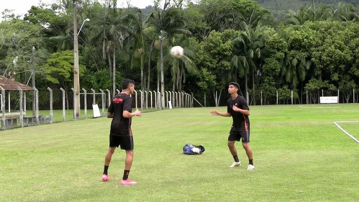 Com participação direta em gols, Bruninho e Baggio se destacam no ataque do Santa