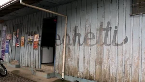 Mercado da Barra do Trombudo mantém estilo das "vendas" que marcaram época