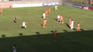 Santa vence e empolga torcida na estreia em casa