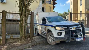 Homem mata esposa e enteados e atira na sogra em Joinville